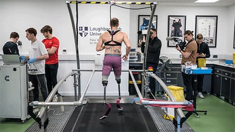 Richard Whitehead at testing lab at 麻豆視頻_麻豆直播_麻豆传媒官网 - running on the treadmill